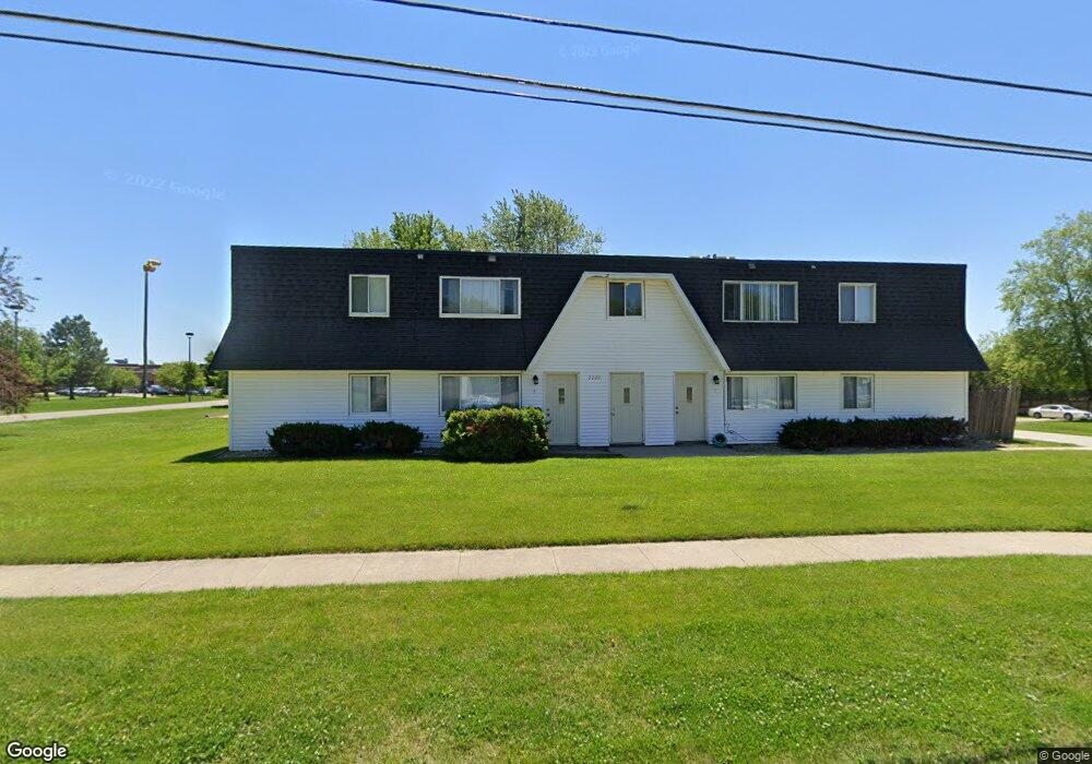 2220 W 4th St unit 8, Cedar Falls, IA 50613 - photo 1