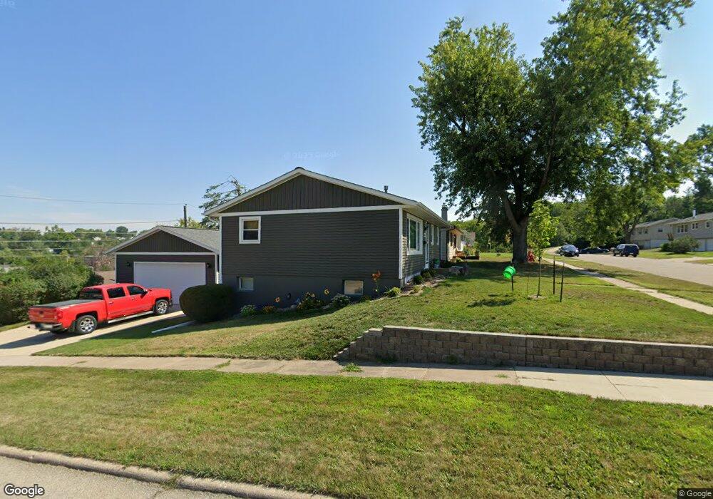 2824 Schultz Dr NW, Cedar Rapids, IA 52405 - photo 1