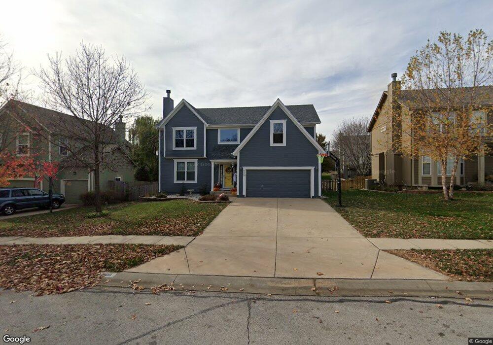 4908 Lakecrest Dr, Shawnee, KS 66218 - photo 1