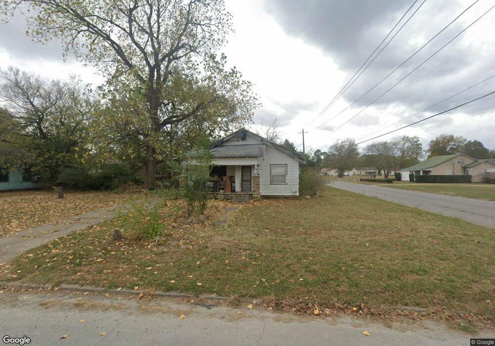 712 W 10th St, Okmulgee, OK 74447 - photo 1