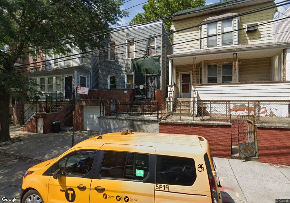 25-30 36th St unit 3 R, Astoria, NY 11103 - photo 1