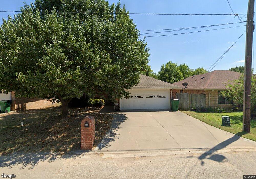 1014 Young St, Gainesville, TX 76240 - photo 1