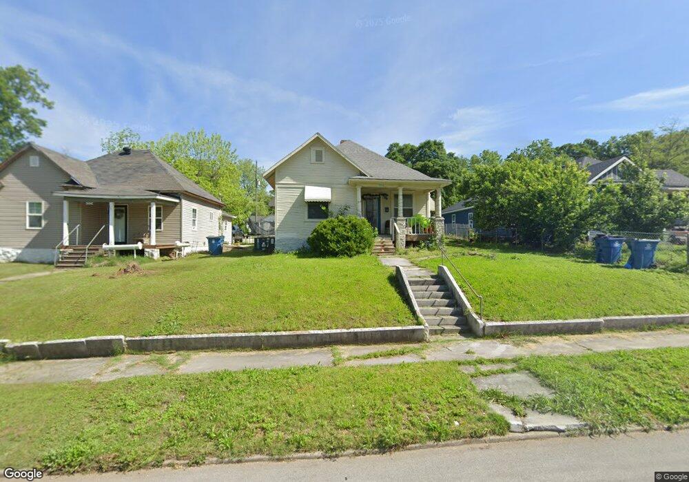 1023 Oak St, Carthage, MO 64836 - photo 1