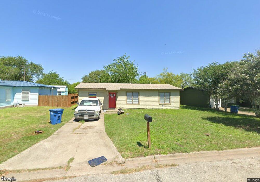 1517 E Corpus Christi St, Beeville, TX 78102 - photo 1