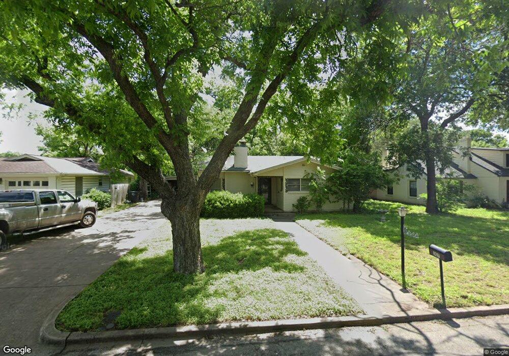 307 Bellevue Dr, Cleburne, TX 76033 - photo 1