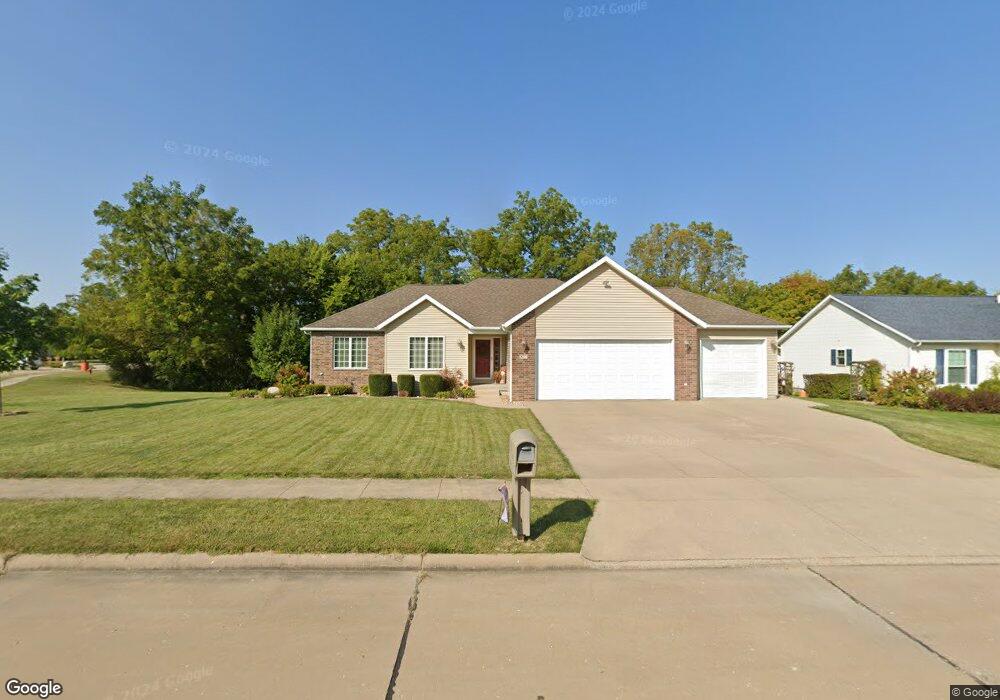 827 Colonial Ave, Columbus Junction, IA 52738 - photo 1