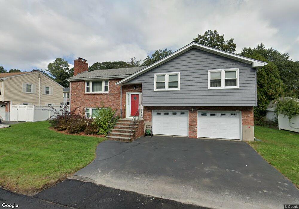 9 Fieldstone Dr, Stoneham, MA 02180 - photo 1