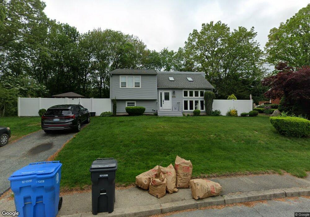 32 Robin Hood Rd, Cranston, RI 02921 - photo 1