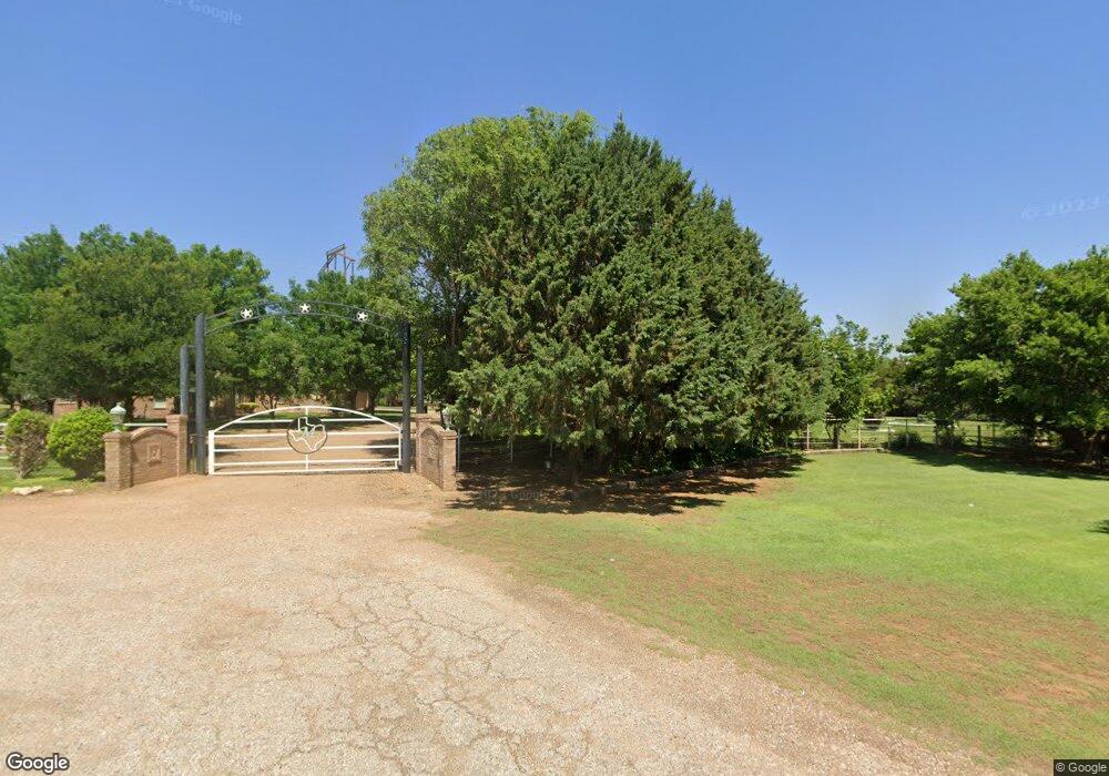 1422 Kings Row, Plainview, TX 79072 - photo 1