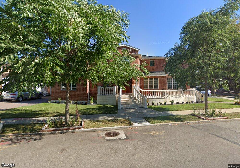 25206 Shiloh Ave, Bellerose, NY 11426 - photo 1