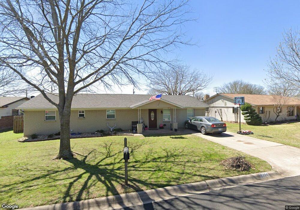 1224 Lynnwood Dr, Cleburne, TX 76033 - photo 1