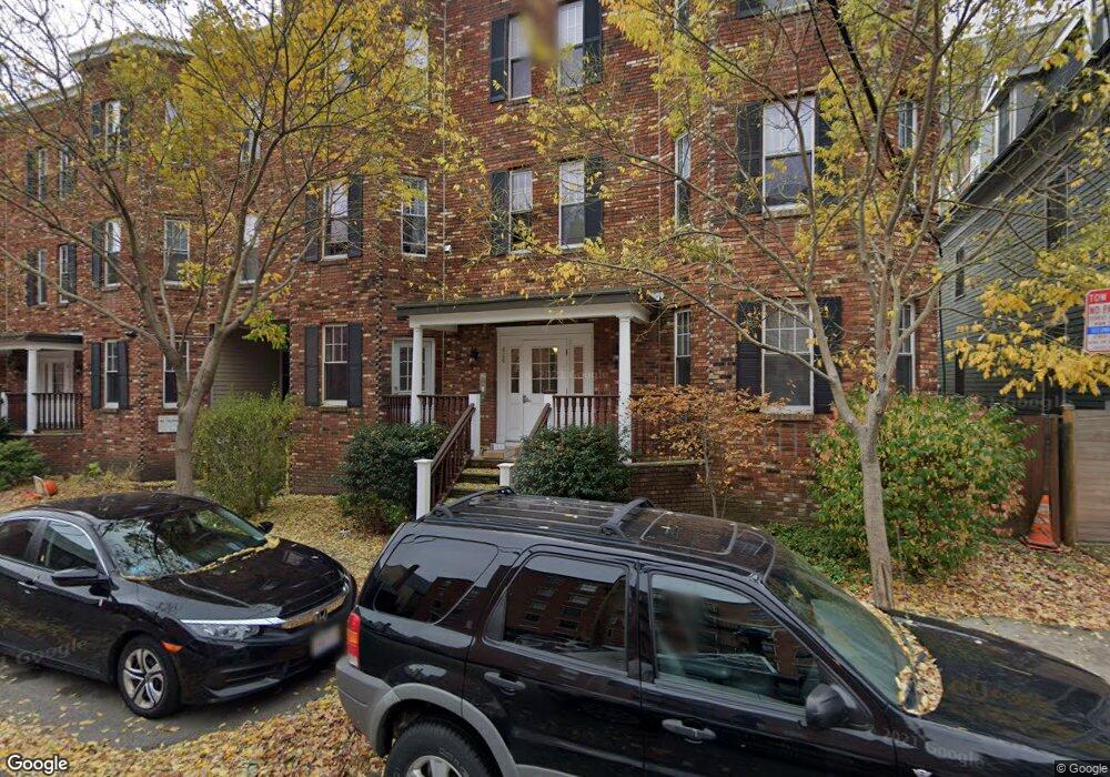 466 Green St unit 3, Cambridge, MA 02139 - photo 1