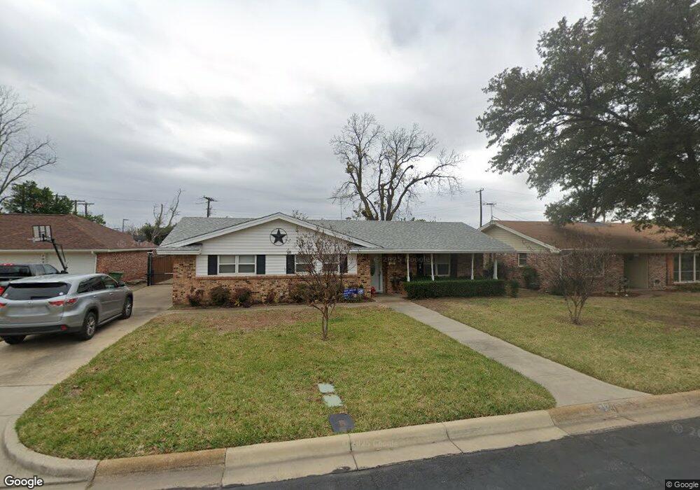 713 Woodcrest Dr, Hurst, TX 76053 - photo 1