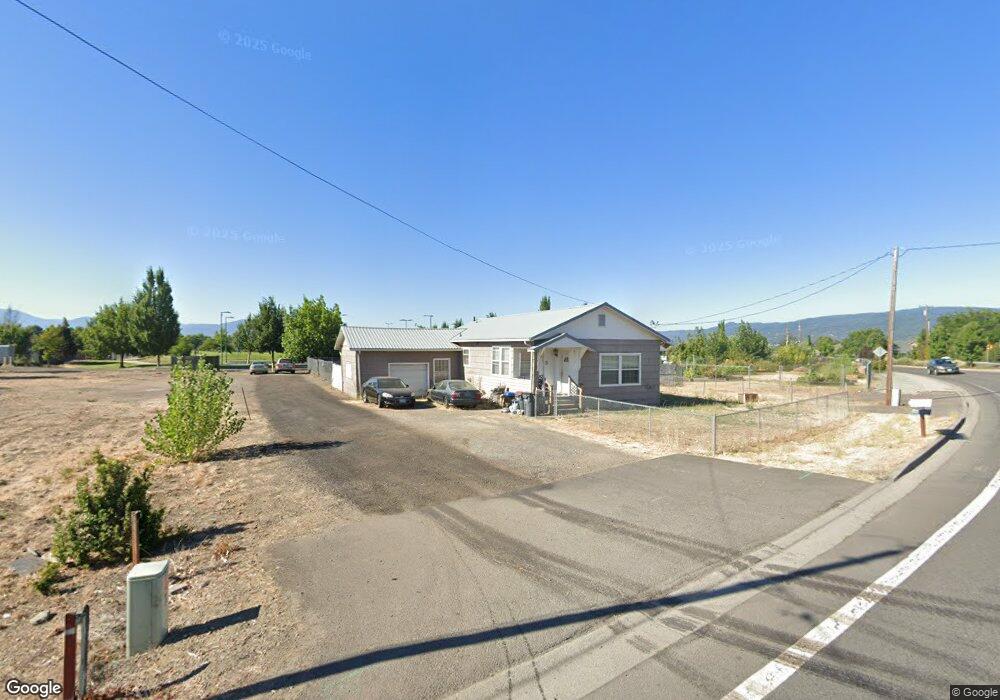225 W Vilas Rd, Central Point, OR 97502 - photo 1