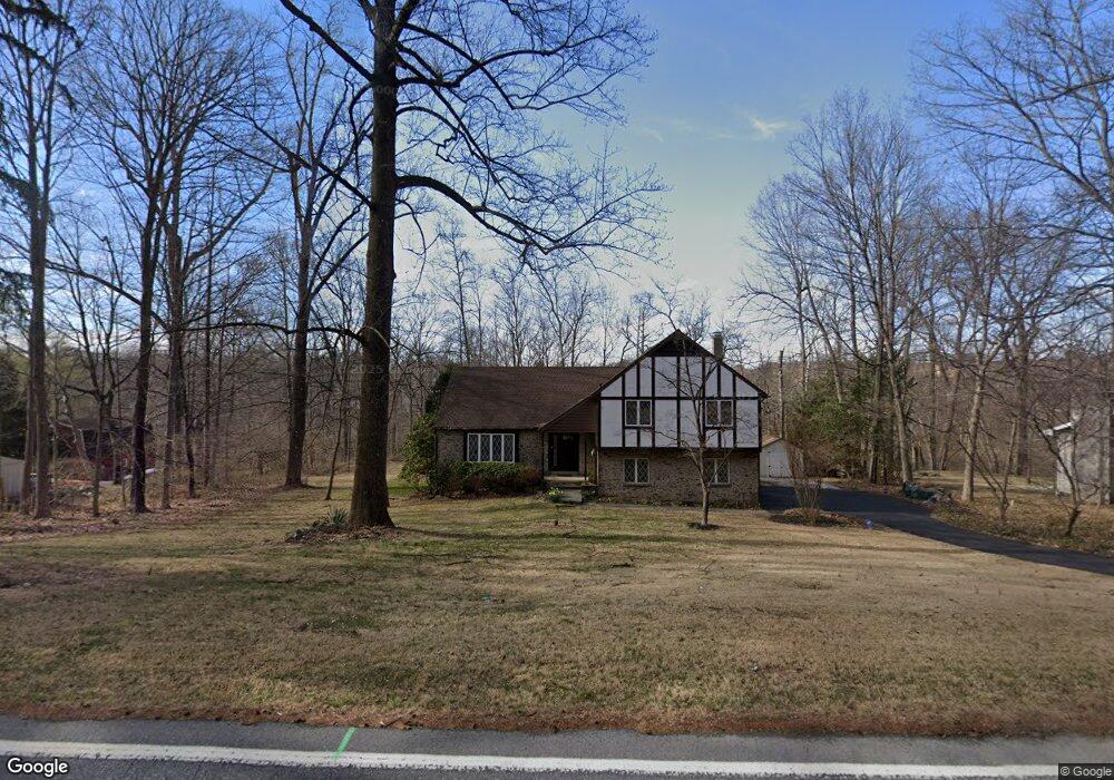 321 Mountain View Rd, Reading, PA 19607 - photo 1