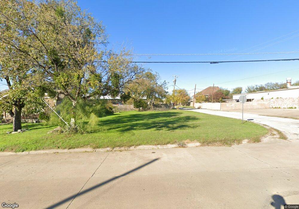 214 SE Dallas St, Grand Prairie, TX 75051 - photo 1