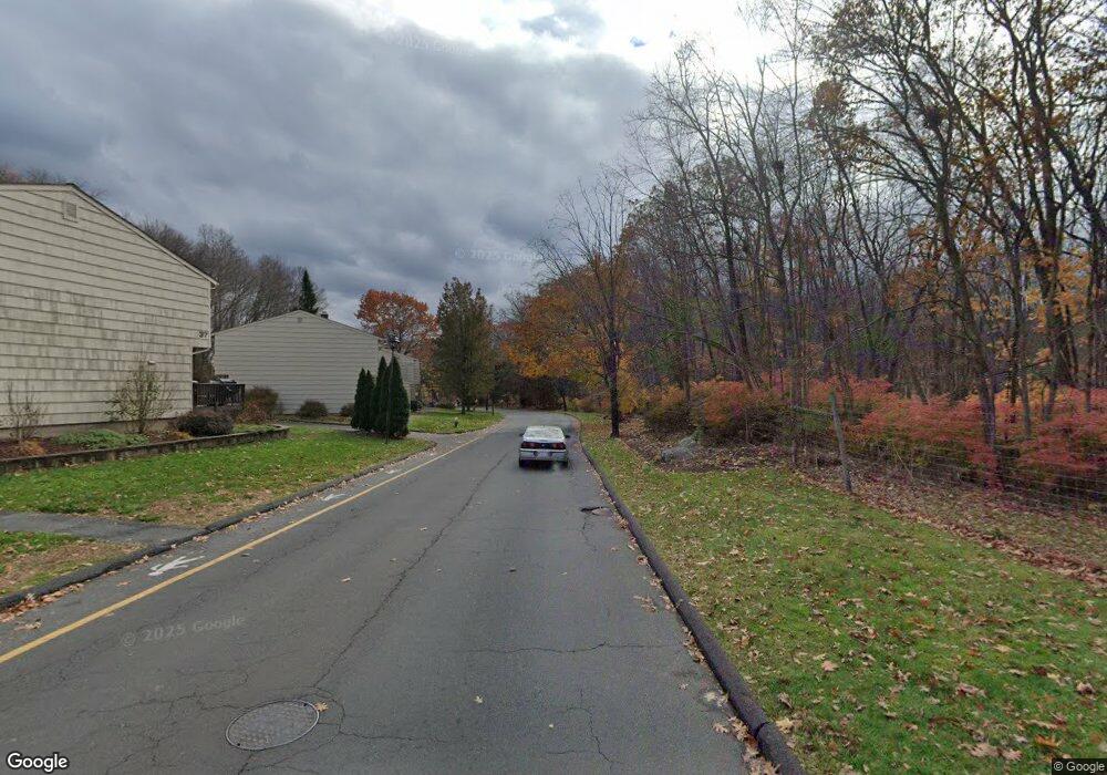 66 Lantern Park Dr unit 5, Naugatuck, CT 06770 - photo 1