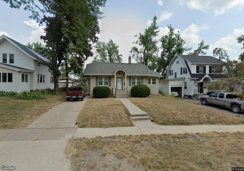 554 Forest Dr SE, Cedar Rapids, IA 52403 - photo 1