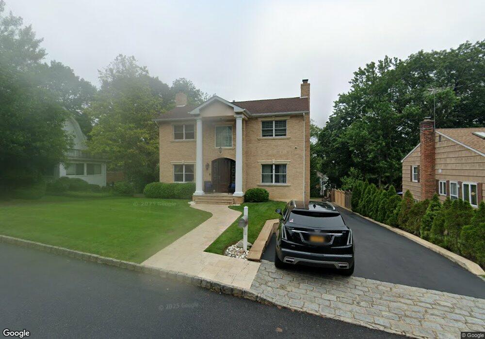 5 Terrace Dr, Great Neck, NY 11021 - photo 1
