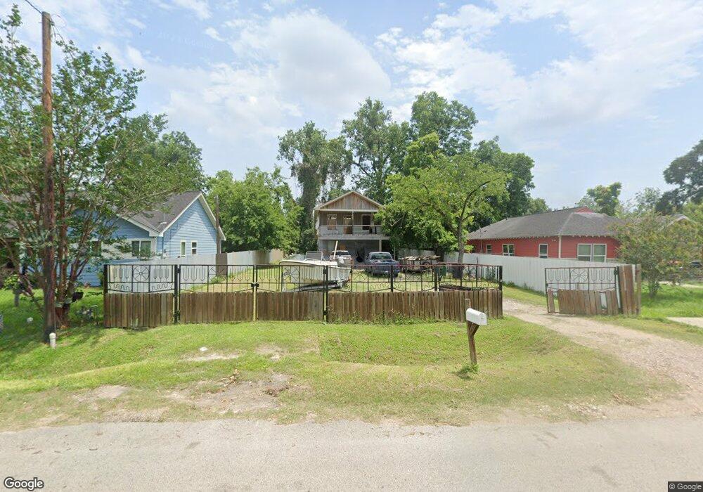 909 Ringold St, Houston, TX 77088 - photo 1