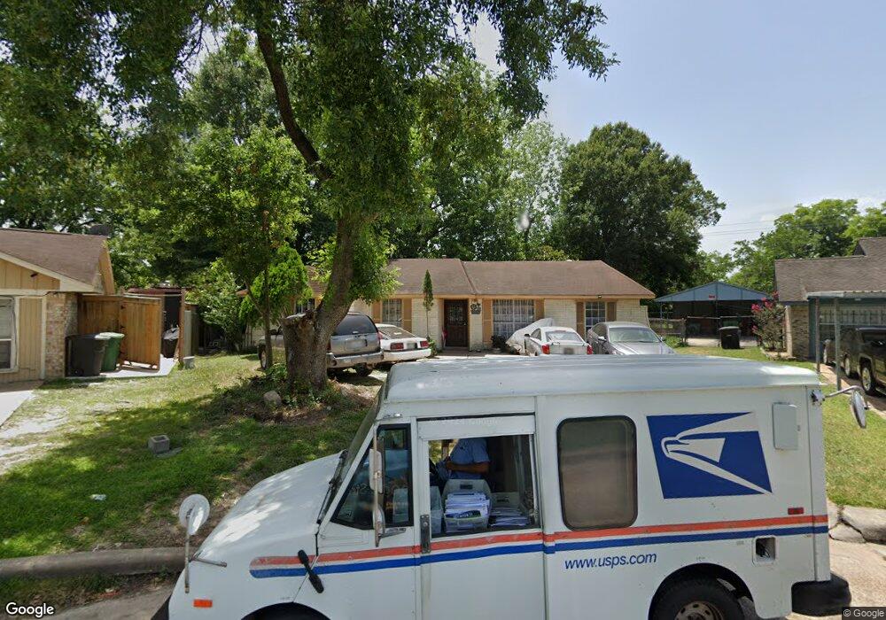 8423 Whitecastle Ln, Houston, TX 77088 - photo 1