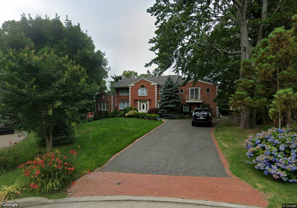 45 Sutton Crest, Manhasset, NY 11030 - photo 1