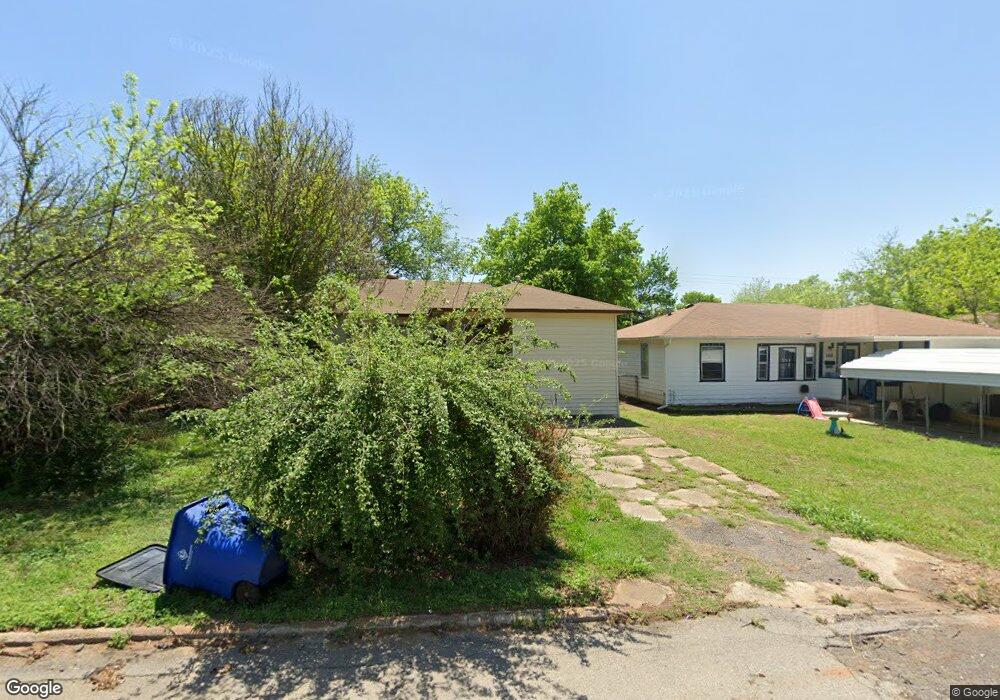 106 W Hackberry Ave, Duncan, OK 73533 - photo 1