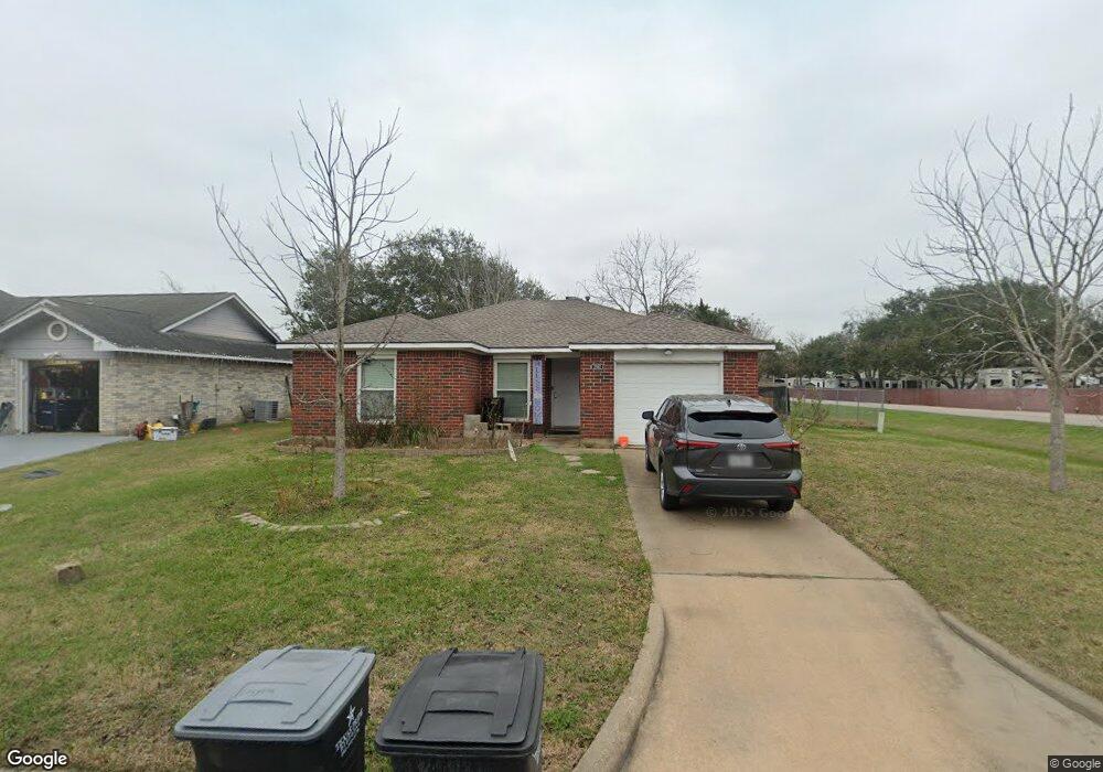 2902 Deer Trail Dr, Alvin, TX 77511 - photo 1