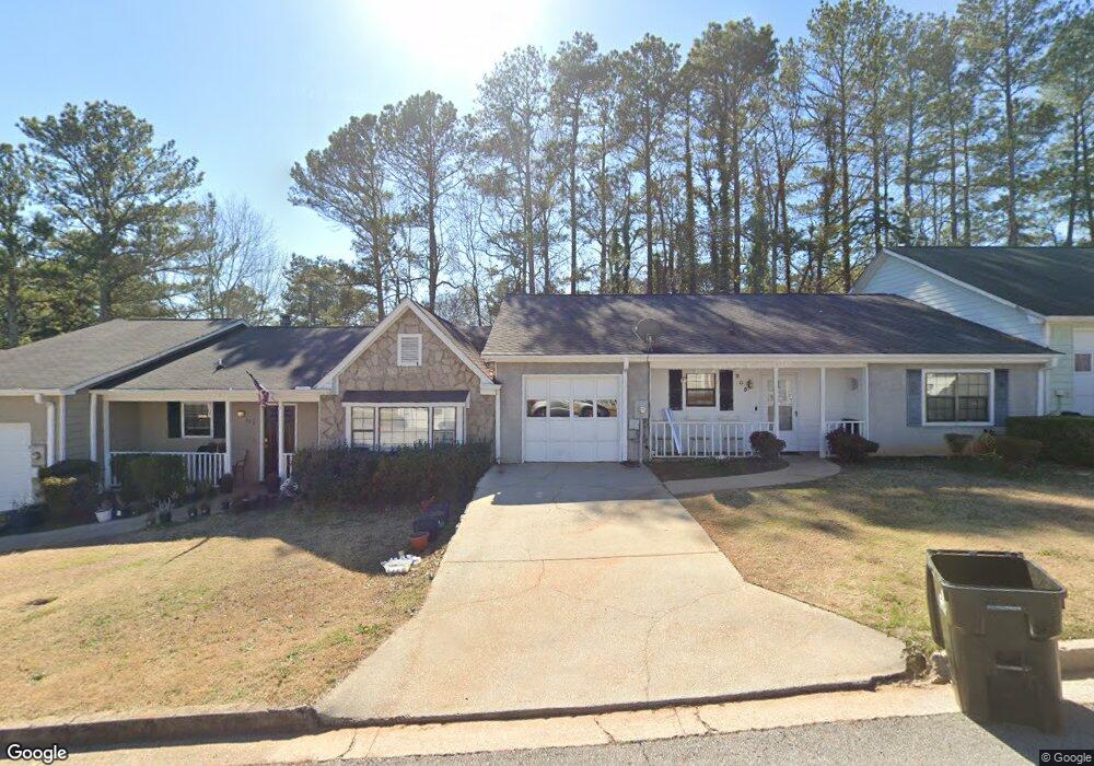 205 Oak Cir N unit 205, Stockbridge, GA 30281 - photo 1
