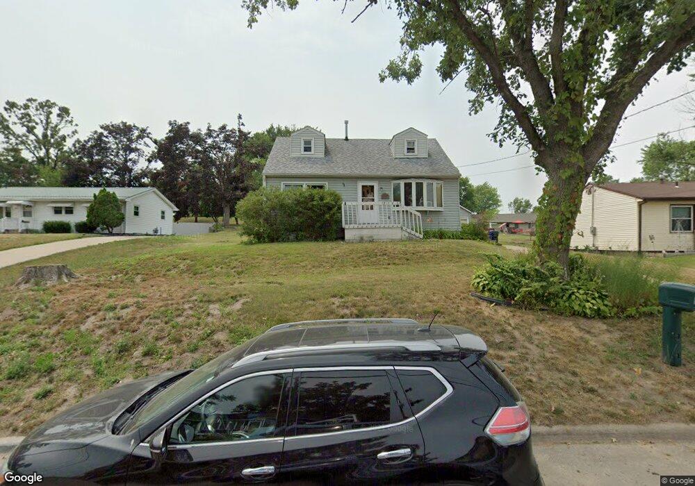 2926 Outlook Dr SW, Cedar Rapids, IA 52404 - photo 1