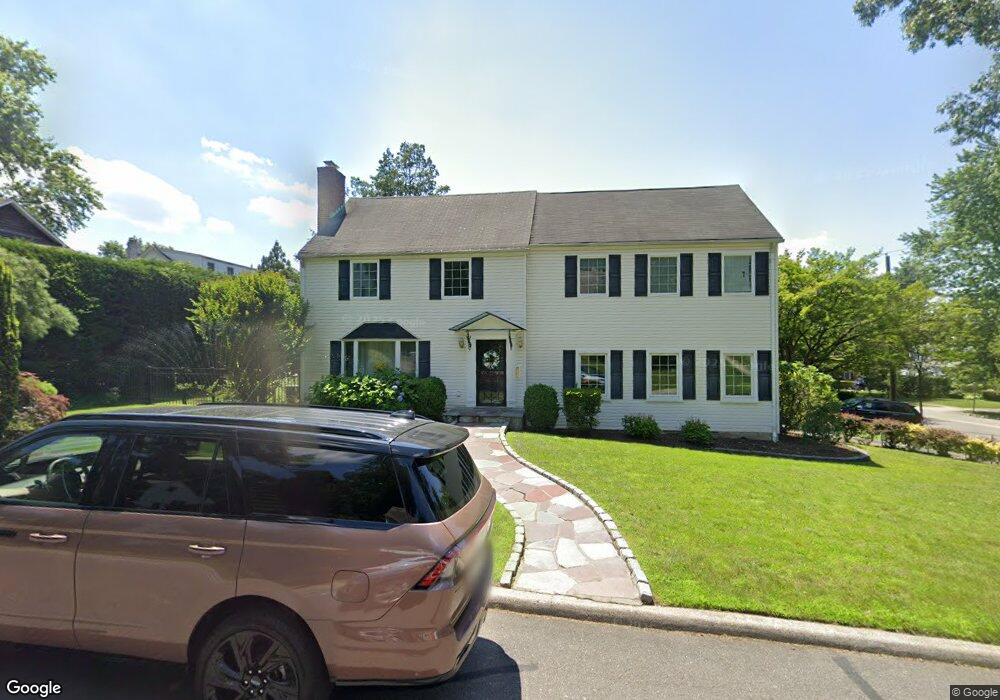 166 Park Ave unit 1, Manhasset, NY 11030 - photo 1