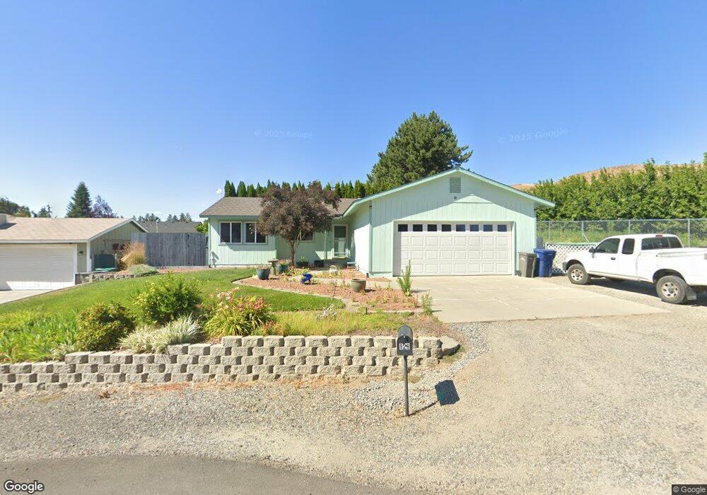 929 11th St NE, East Wenatchee, WA 98802 - photo 1