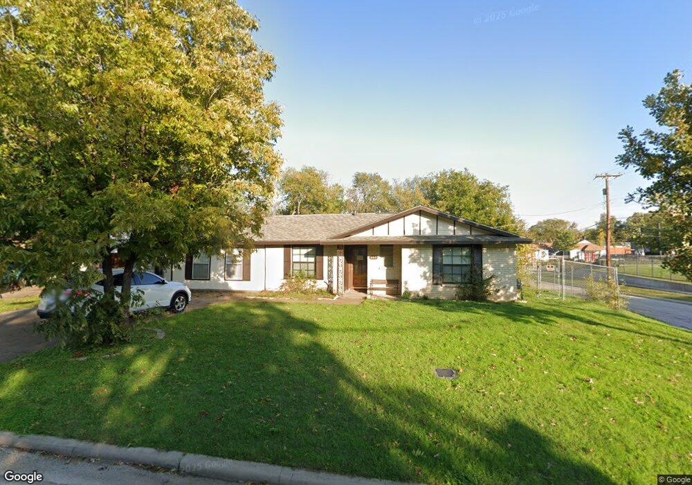 302 NE 3rd St, Grand Prairie, TX 75050 - photo 1