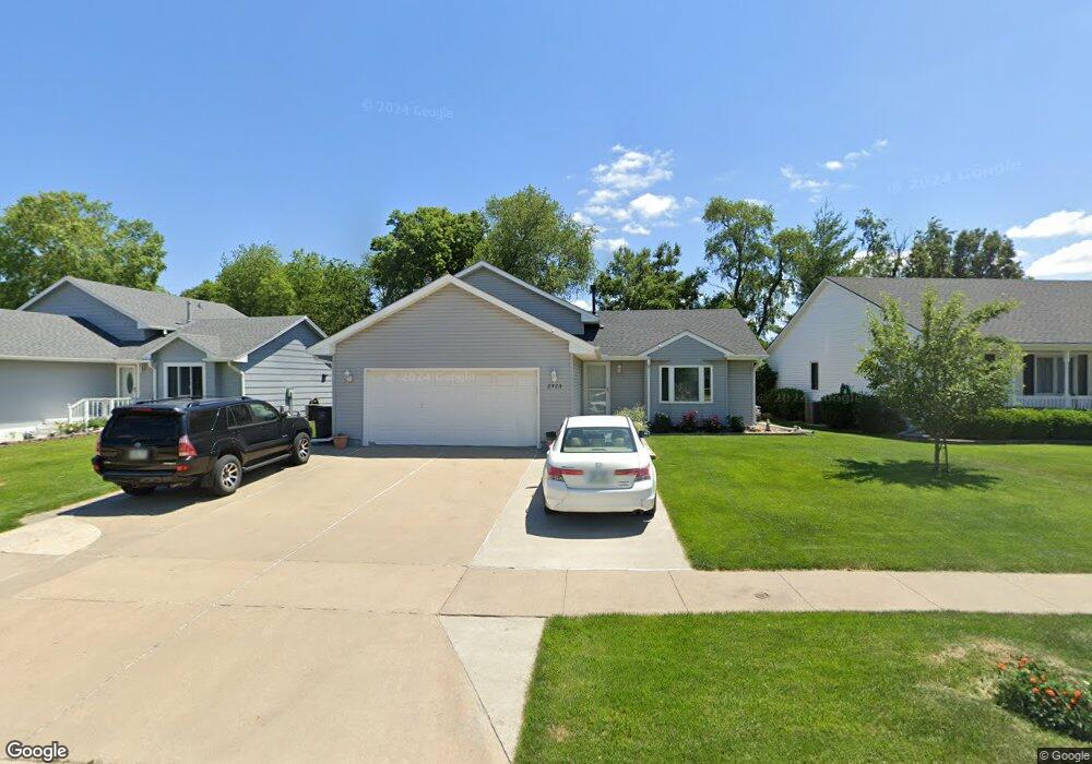 2923 Deerpath Ct, Des Moines, IA 50320 - photo 1