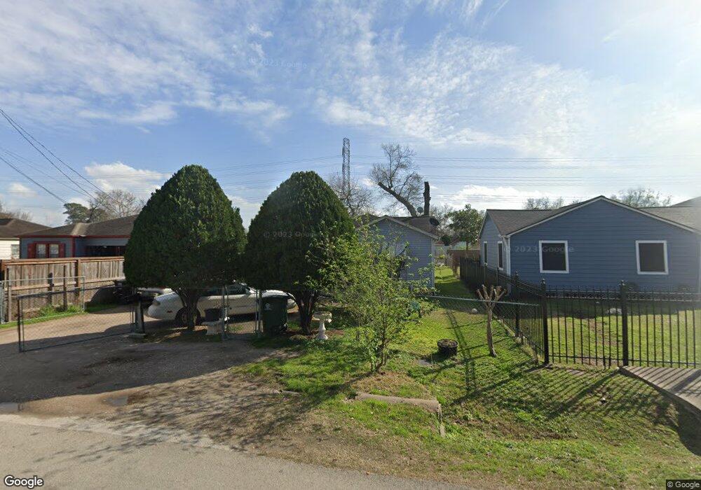 526 Comile St, Houston, TX 77022 - photo 1