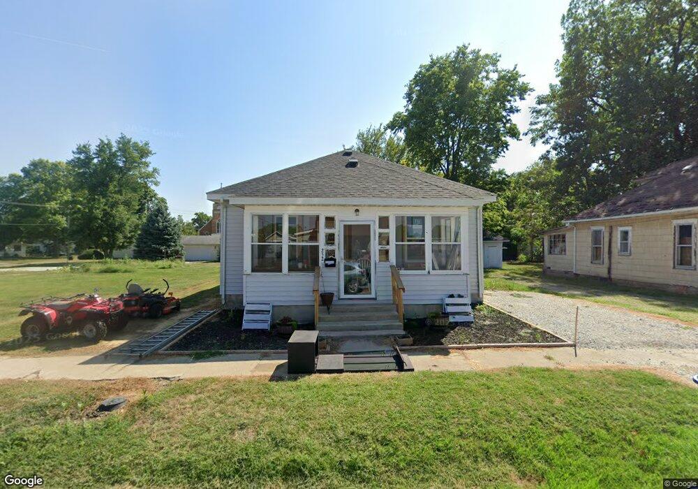 252 E Sylvan St, Virginia, IL 62691 - photo 1