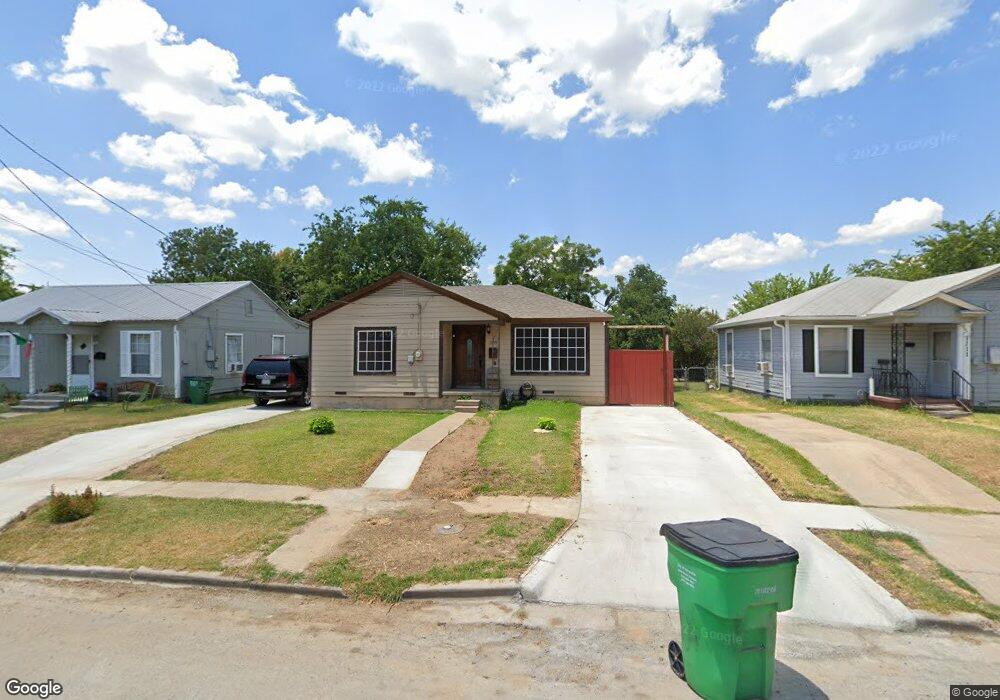 1109 N Clements St, Gainesville, TX 76240 - photo 1