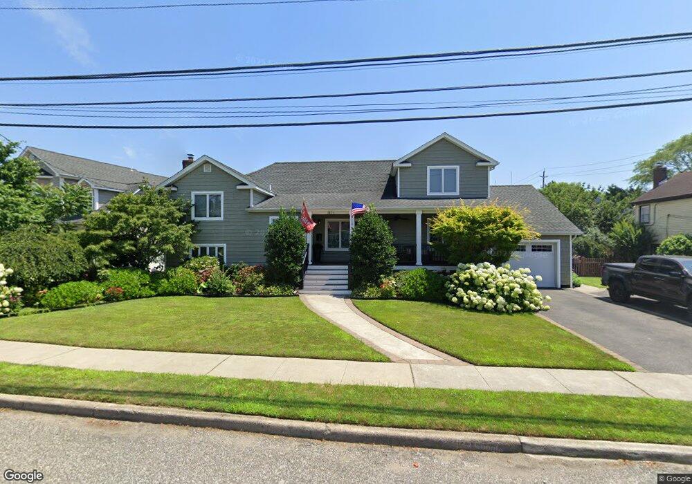 2871 Alfred Ct, Oceanside, NY 11572 - photo 1