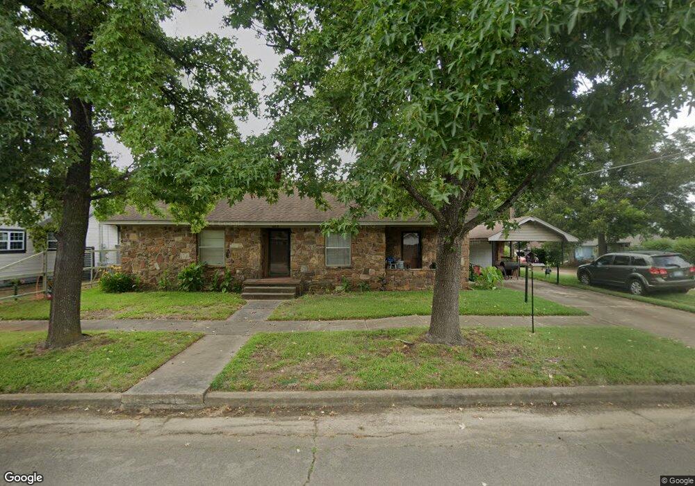 403 N 4th St, Hugo, OK 74743 - photo 1