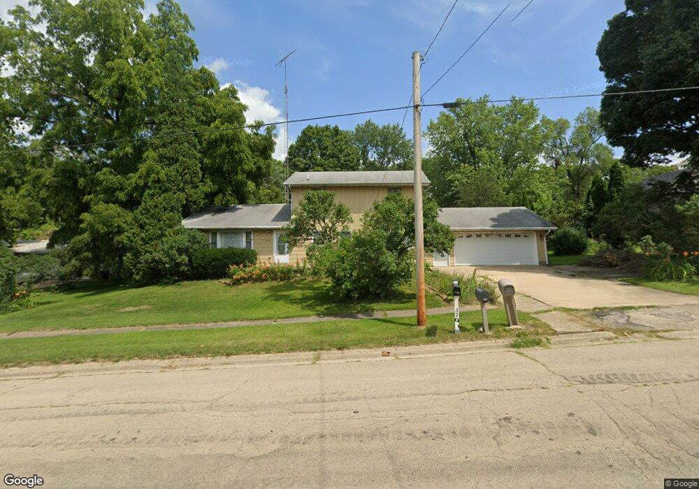 325 N Mill St, Freeport, IL 61032 - photo 1