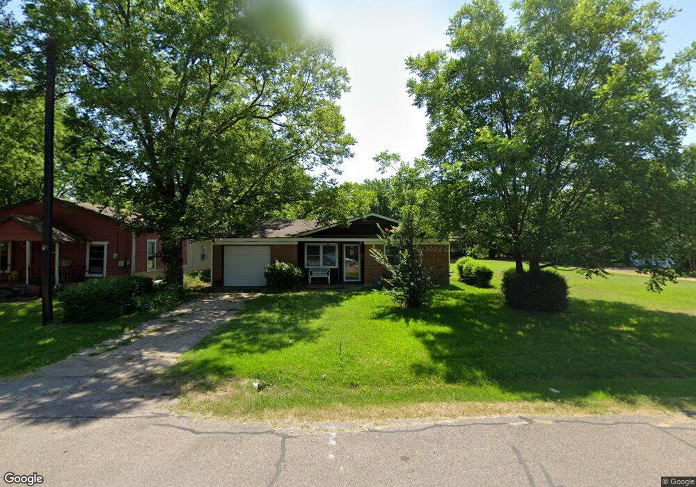 1304 Franklin Ave, Bonham, TX 75418 - photo 1