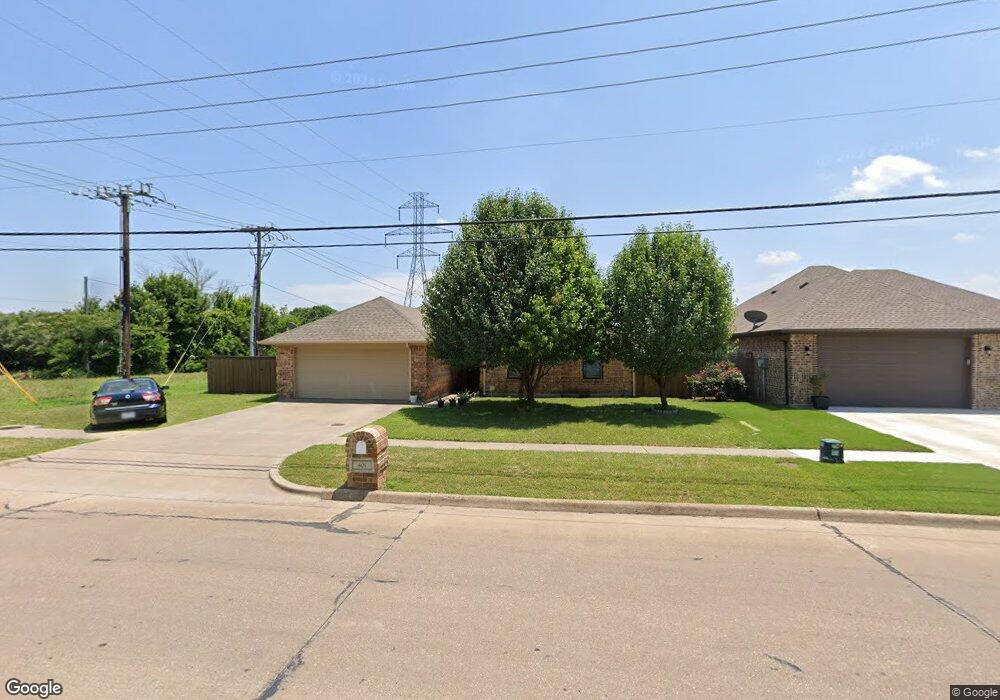 401 Casa Linda St, Ennis, TX 75119 - photo 1