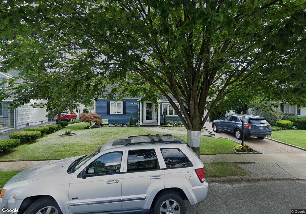 1033 Fairway Rd, Franklin Square, NY 11010 - photo 1