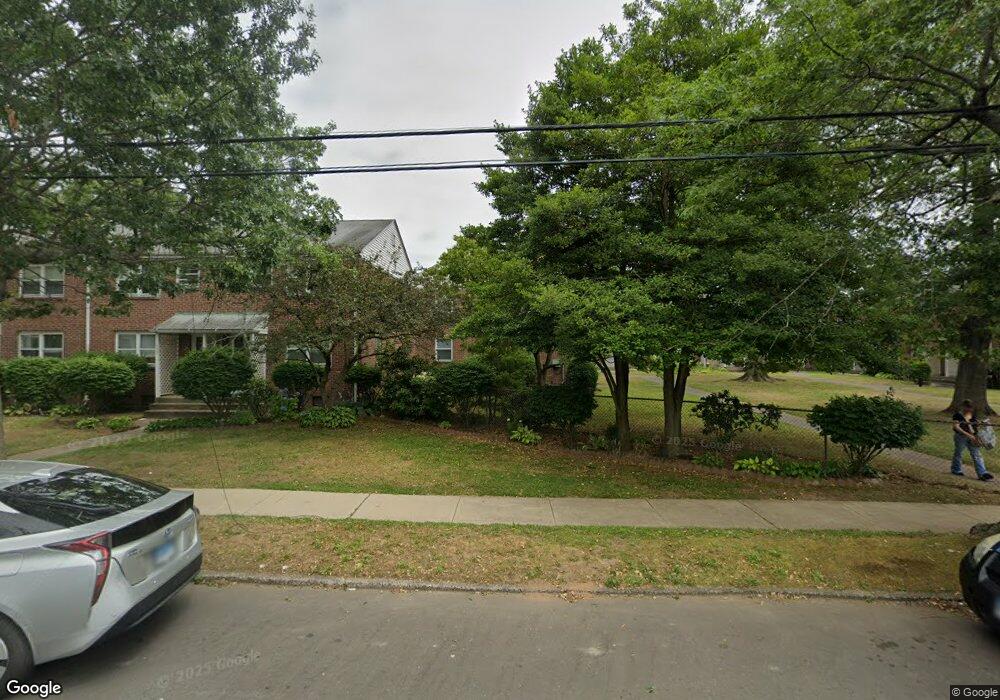 121 Franklin Rd unit 121, Hamden, CT 06517 - photo 1