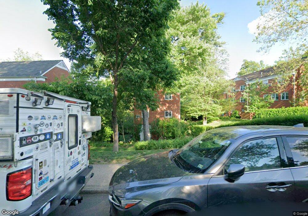 3329 Martha Custis Dr unit 827, Alexandria, VA 22302 - photo 1