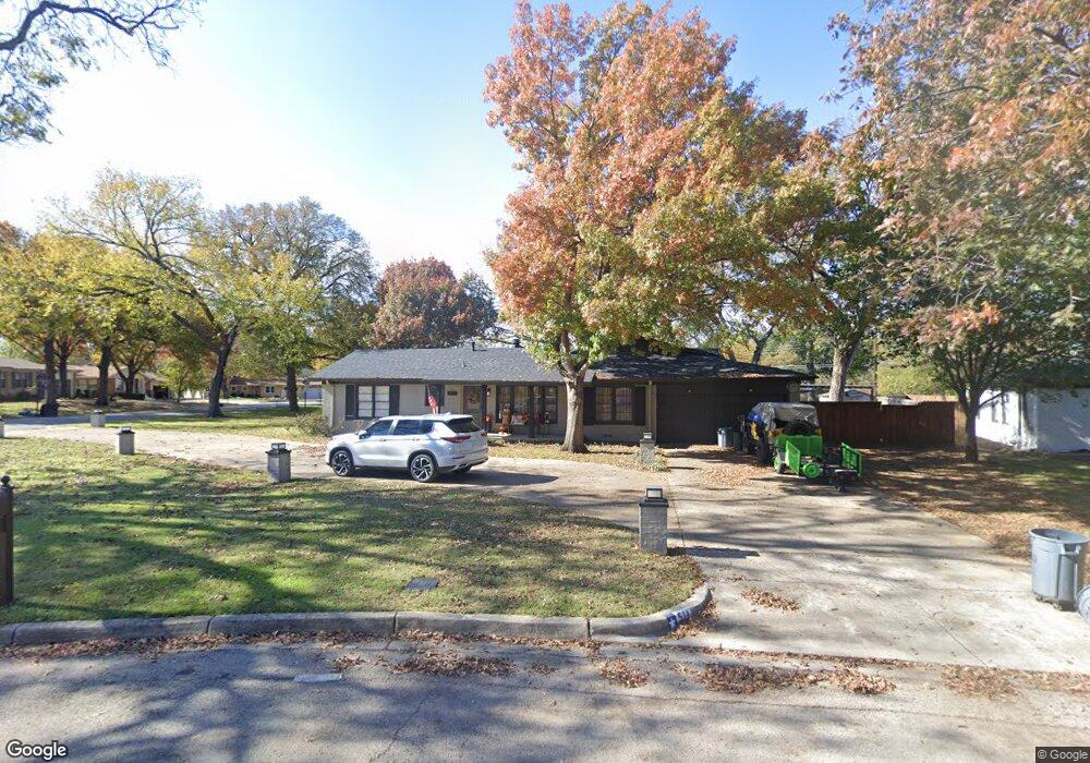 511 Shadowbrook Ln, Hurst, TX 76053 - photo 1