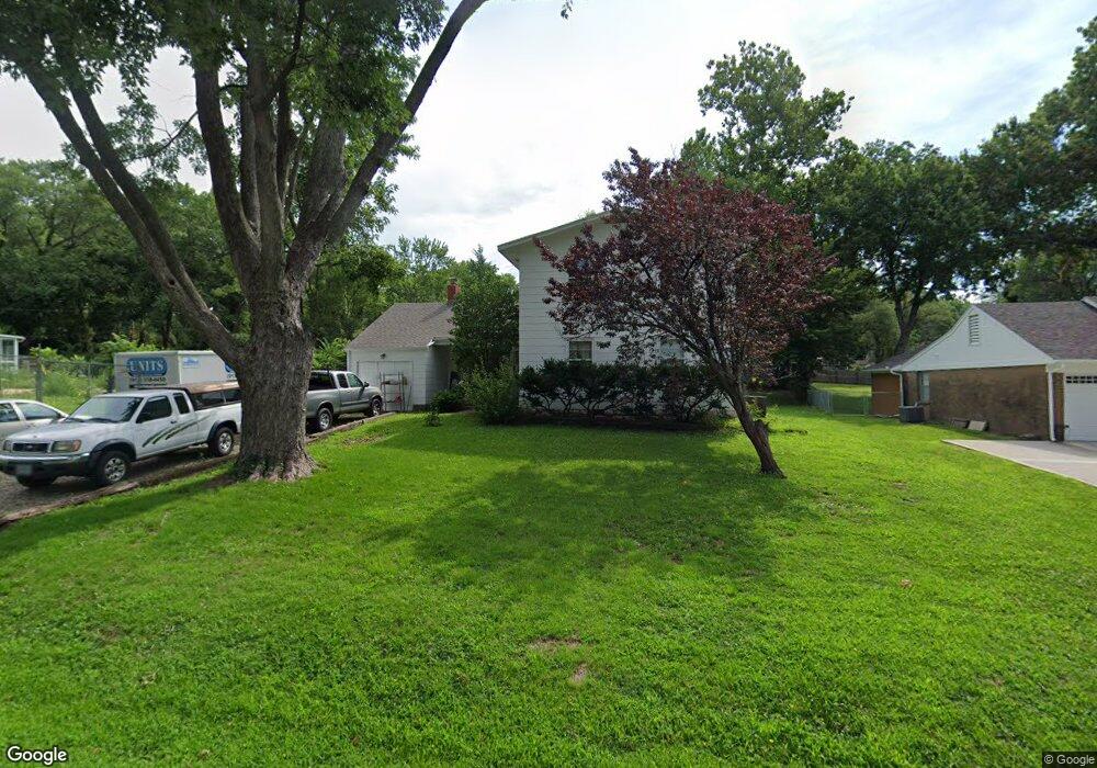 6127 Roger Dr, Shawnee, KS 66203 - photo 1