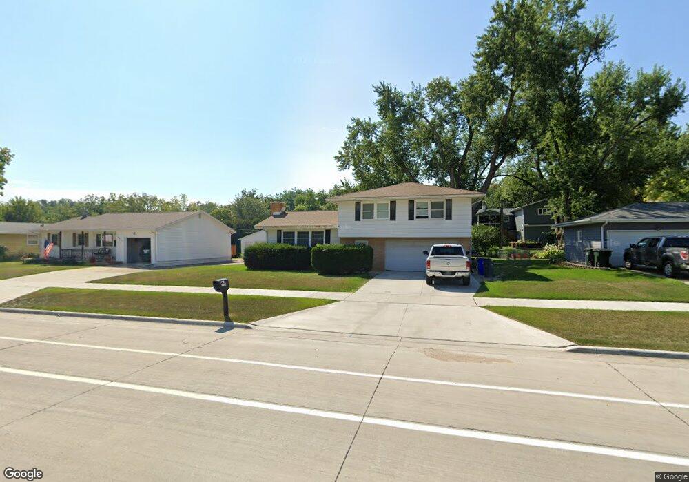2439 O Ave NW, Cedar Rapids, IA 52405 - photo 1