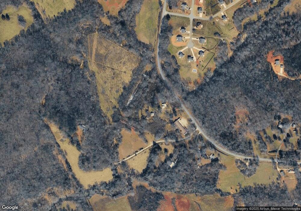 623 Garrison Rd, Cornelia, GA 30531 - photo 1