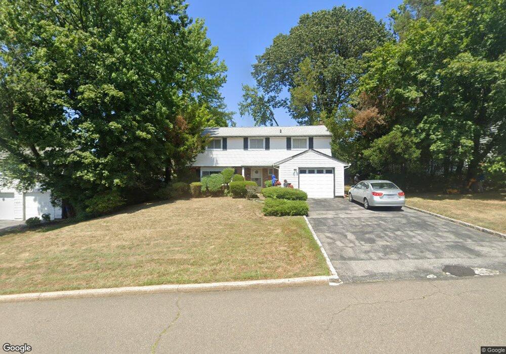 31 Henry Dr, Glen Cove, NY 11542 - photo 1